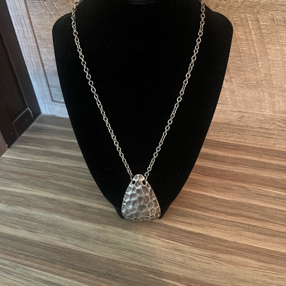 Silver Tone Pendant Necklace